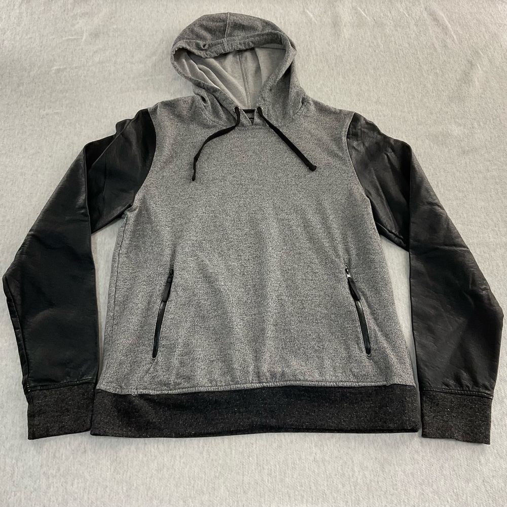BROOKLYN CLOTH RN# 136523 FAUX LEATHER SLEEVES MEN’S HOODED SWEATSHIRT MEDIUM